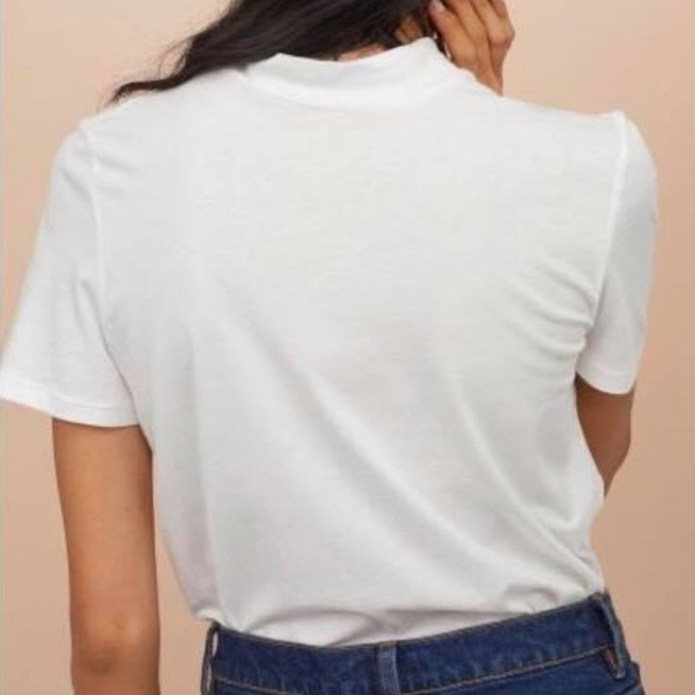 H&M mock neck basic white tee - Picture 2 of 9